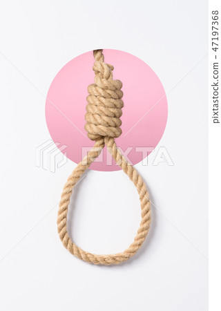 47197368