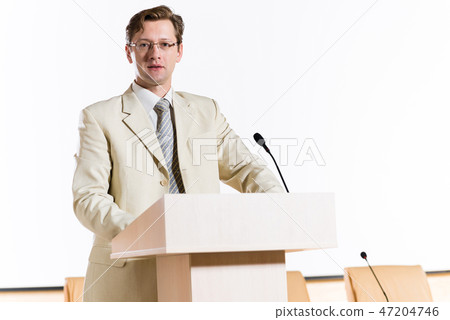male speaker male speaker 47204746