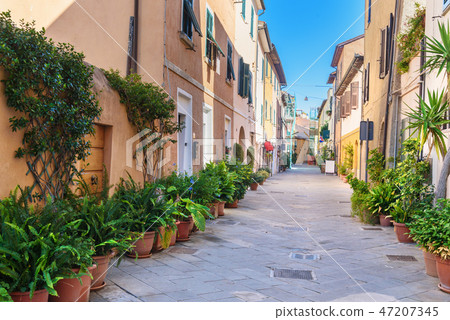 View of narrow street in Orbetello. Tuscany. Italy 47207345