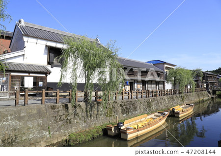 沿Suigoro Sawara Onogawa河千葉Katori的Yanagi和townscape 沿Suigoro Sawara Onogawa河千葉Katori的Yanagi和townscape 47208144