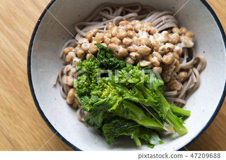 Natto soba with rape blossoms Natto soba with rape blossoms 47209688