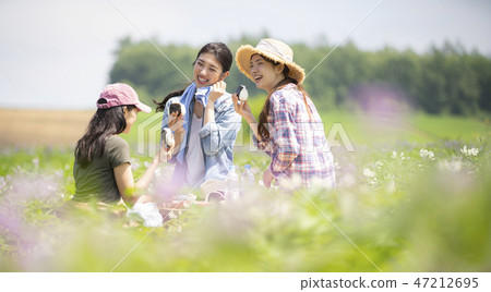 Female agricultural break 47212695