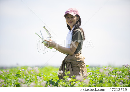Female agriculture drone 47212719