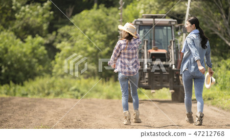 Female agriculture companion Female agriculture companion 47212768
