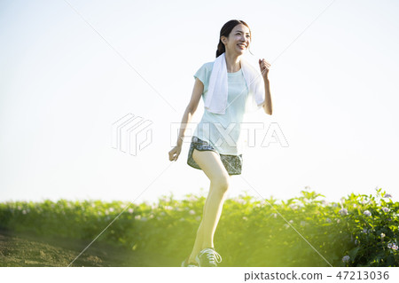 Women sportswear running 47213036