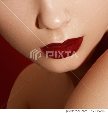 Closeup macro shot of fashion and beauty 47215202