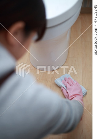 清潔廁所（清潔女性臉部無身體部位廁所媽媽家庭主婦家務布邊緣手套馬桶座房） 47215249
