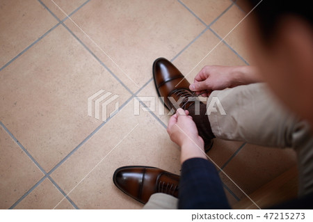 Attendance (front entrance hall Business casual work Return home Attendance Commute Outing Faceless Copy space Home) 47215273
