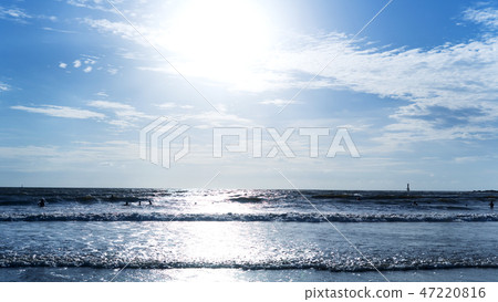 婆羅洲島日落和海灘 47220816