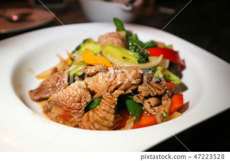 stir-fry beef with vegetable stir-fry beef with vegetable 47223528