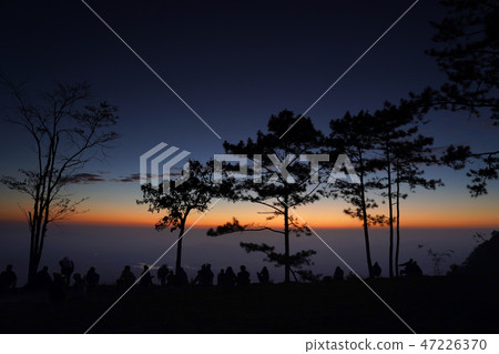 Image of sunrise on orange and yellow horizon  47226370