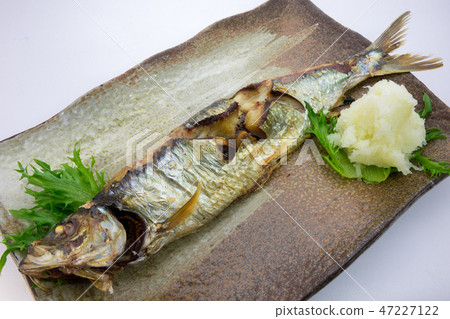 用鹽烤鯡魚 47227122