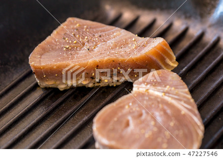 Chargrilled Tuna Steaks 47227546