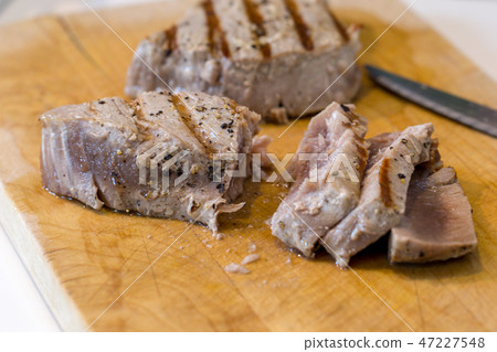 Chargrilled, seasoned tuna steaks 47227548
