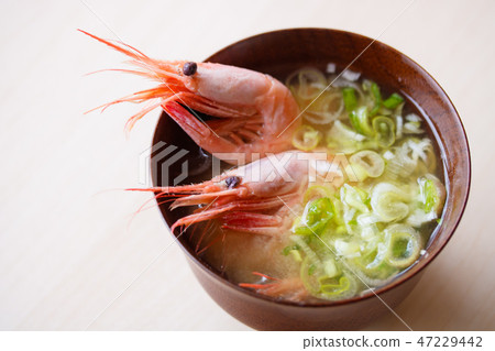 Sweet shrimp miso soup Sweet shrimp miso soup 47229442