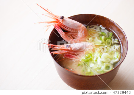 Sweet shrimp miso soup Sweet shrimp miso soup 47229443