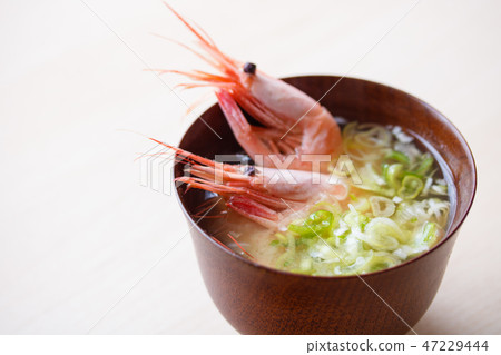 Sweet shrimp miso soup Sweet shrimp miso soup 47229444