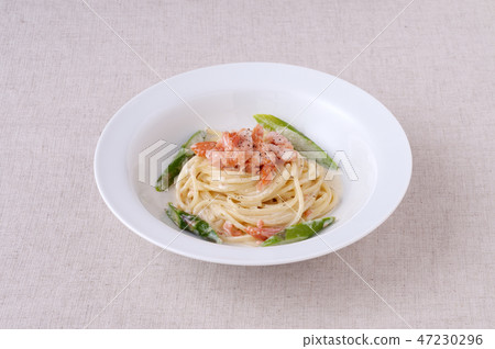 Salmon cream pasta 47230296