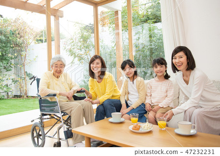 三代婦女父母和孩子家庭家庭形象 47232231