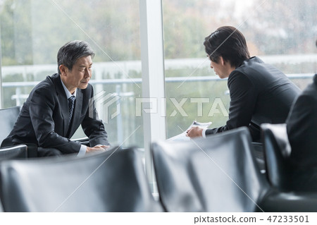 Businessman, business talk, president, office building, entrance, meeting Businessman, business talk, president, office building, entrance, meeting 47233501