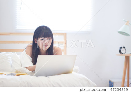 Beauty using a laptop Beauty using a laptop 47234839