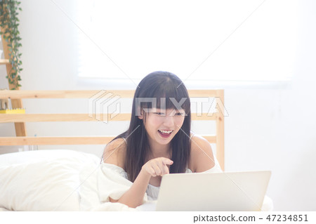 Beauty using a laptop Beauty using a laptop 47234851