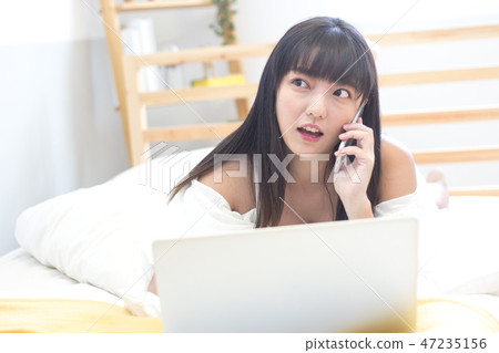講電話的美女 講電話的美女 47235156