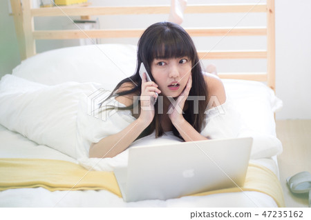 Beautiful woman talking on the phone Beautiful woman talking on the phone 47235162