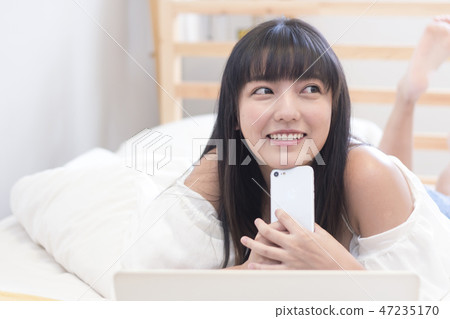Beautiful woman talking on the phone Beautiful woman talking on the phone 47235170
