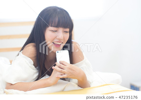 講電話的美女 47235176
