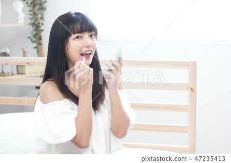 塗口紅的美女 塗口紅的美女 47235413