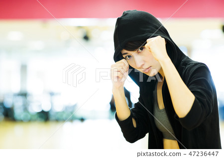健身運動健身房訓練中期女子運動 47236447