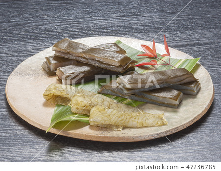 White fish with kelp 47236785