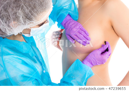 The doctor is drawing under chest 47239655
