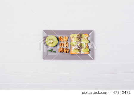 Healthy breakfast of sweet toast with kiwi Healthy breakfast of sweet toast with kiwi 47240471