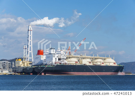 Factory and LNG carrier 47241013