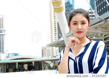 Beautiful women smile portrait and sunlight Beautiful women smile portrait and sunlight 47242597