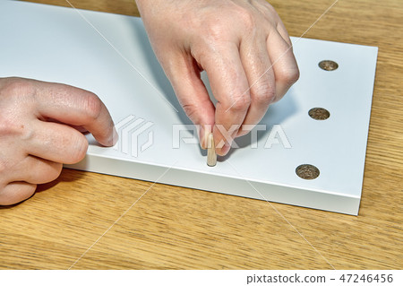 Building drawer for table, tap dowels into holes. 47246456