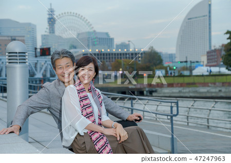 Married Couple Travel-around the Nose Park of Yokohama large cruise ship statue at dusk 47247963