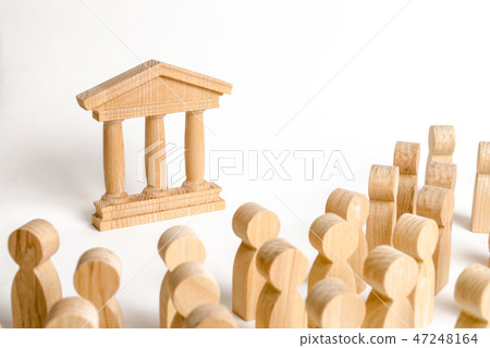 An ancient building and a crowd of people. 47248164