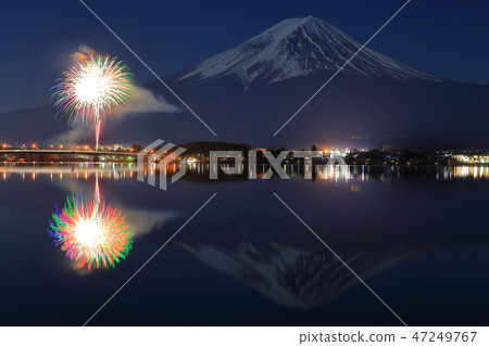 [山梨縣]富士山和川口湖冬季煙火 47249767