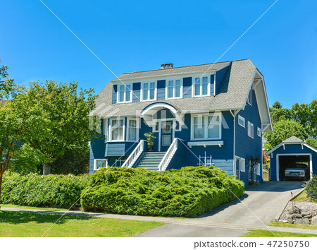 Big North American family house with detached garage in suburbs of Vancouver Big North American family house with detached garage in suburbs of Vancouver 47250750