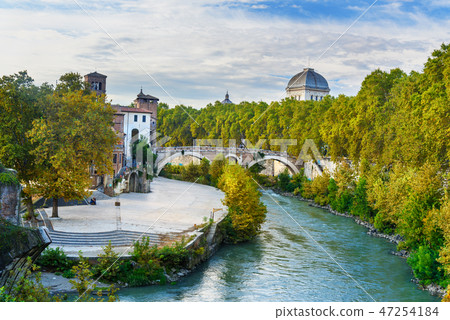 View on Isola Tiberina and Ponte Garibaldi View on Isola Tiberina and Ponte Garibaldi 47254184