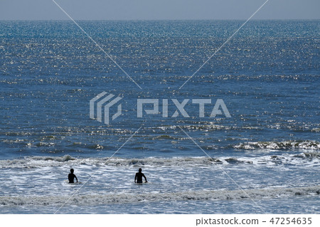 The sparkling sea 47254635