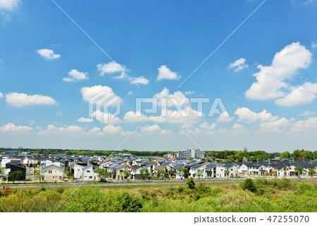 Cityscape with refreshing blue sky 47255070