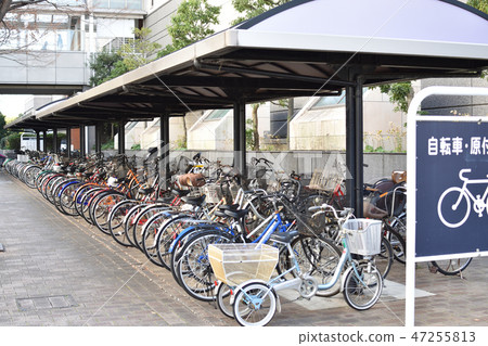 Bicycle storage in the station 47255813
