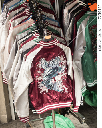 詹姆斯在商店排隊 詹姆斯在商店排隊 47259165