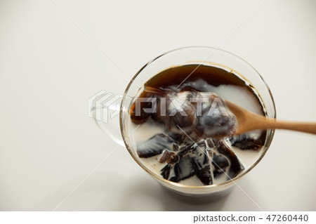 Mix cream with coffee jelly 47260440