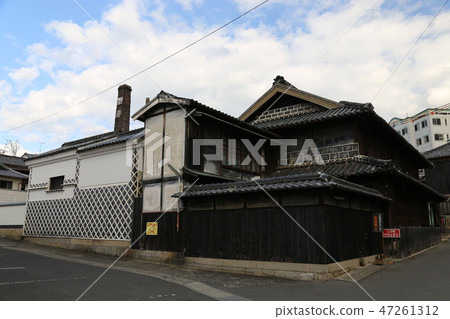 Ushimado-Shiomachi Karakoto-dori, a registered tangible cultural property [Setouchi City, Okayama Prefecture], which is the origin of Binchuya Senju Koso Sake Brewery 47261312