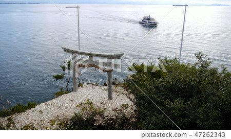 琵琶湖/武雄島雕刻鳥居和觀光船 琵琶湖/武雄島雕刻鳥居和觀光船 47262343
